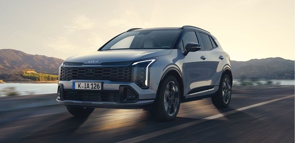 avto_novice/kia_sportage_hero_performance_desktop_02